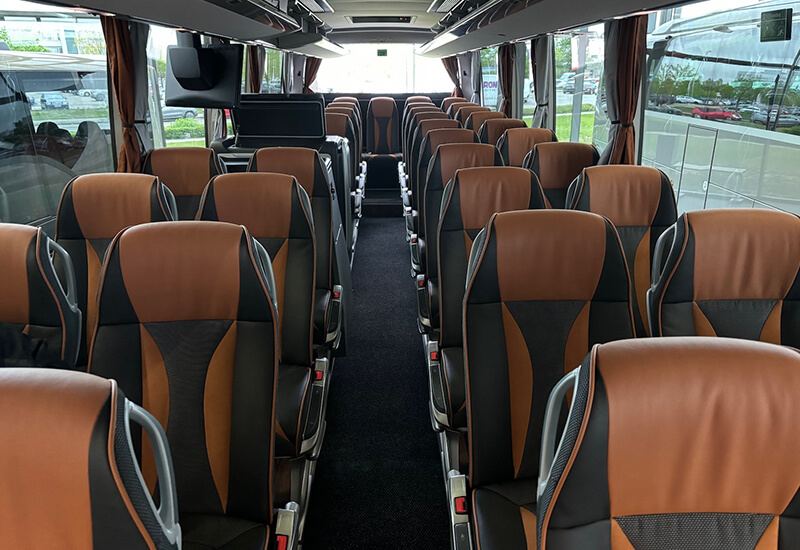 Midsize coach cabin with forward-facing seats